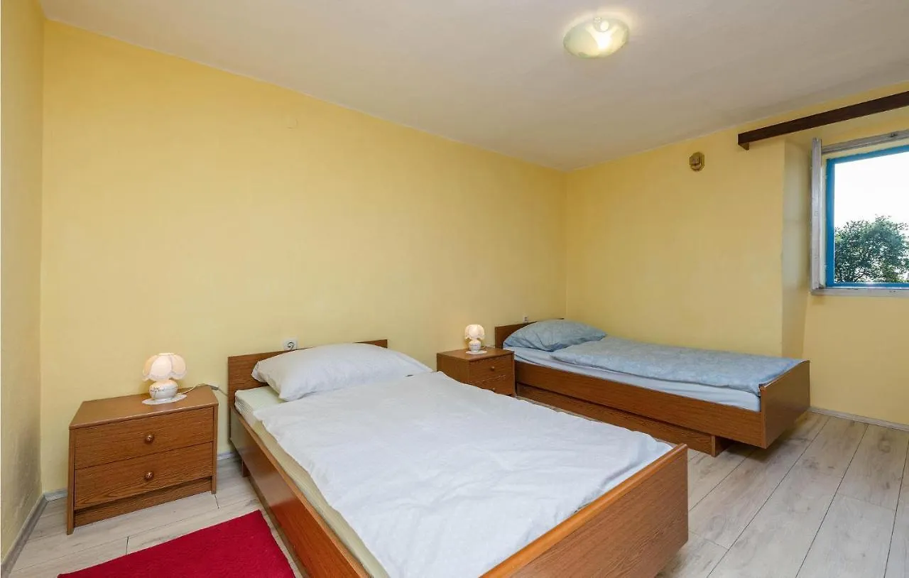 Awesome Home In Koromacno With Kitchen بيت للعطل